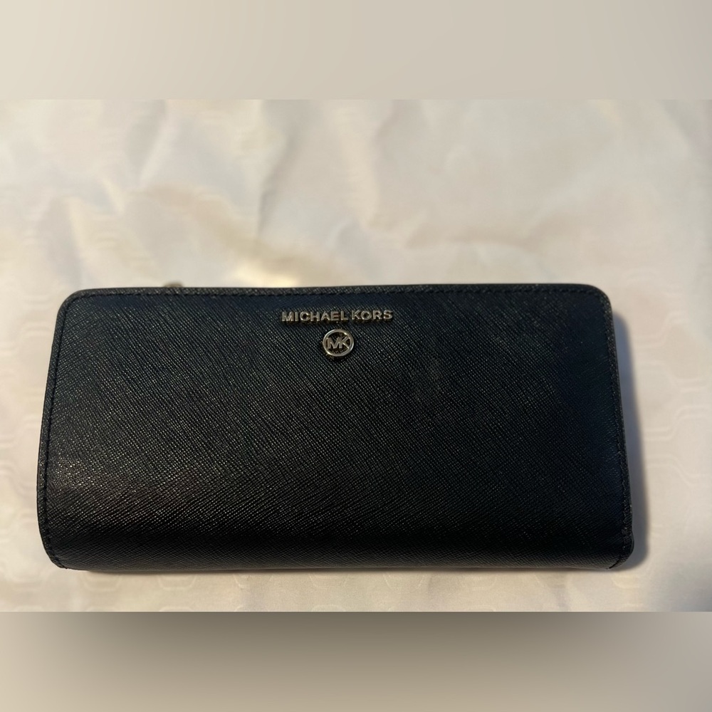 Michael Kors Wallet - new without tags